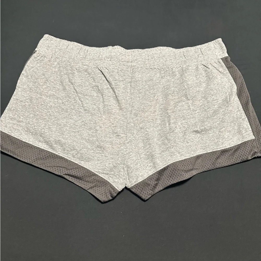 Under Armour Women's Shorts - Picture 3 of 4